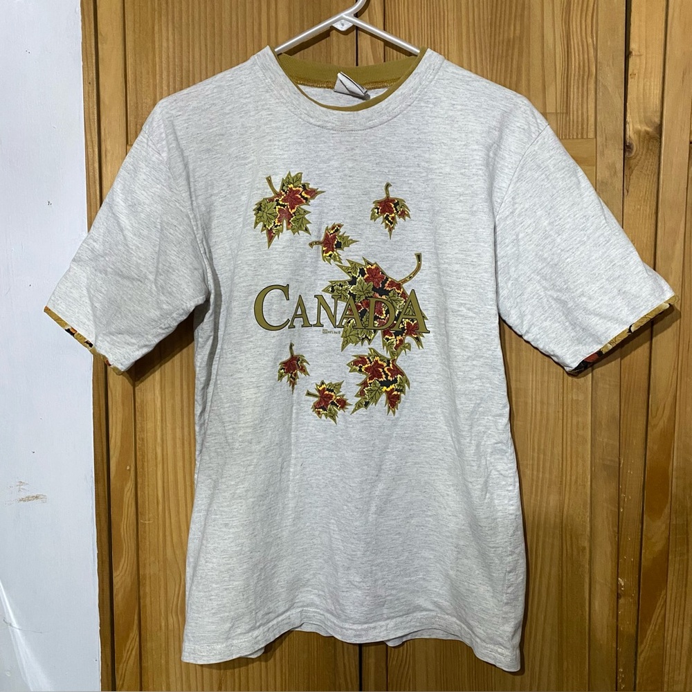 🍁Cityscape, Vintage, Size Medium, “Canada” With Maple Leaves, Short Sleeve Top